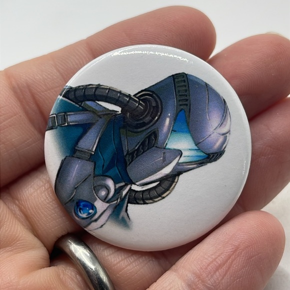 MUST BUNDLE 
Fun Button Pin‎ Set - Picture 8 of 9